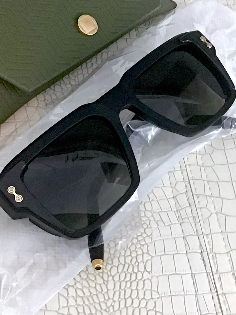 RARE AKONI HERCULES BLK - AKS-105D-54 GLD RECTANGLE SUNGLASSES